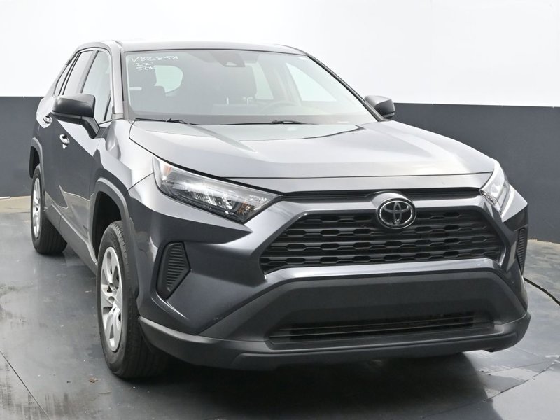 Used 2022 Toyota RAV4 LE image 1