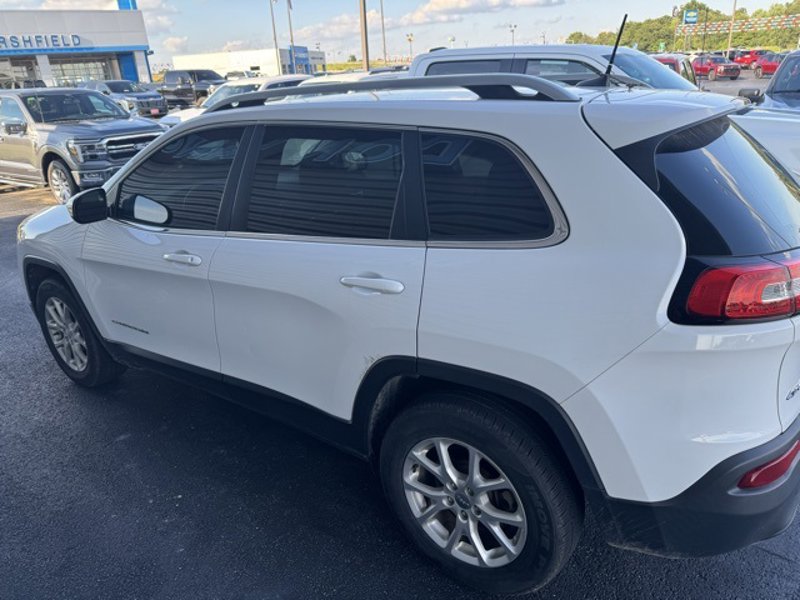 Used 2017 Jeep Cherokee Latitude w/ Cold Weather Group image 1