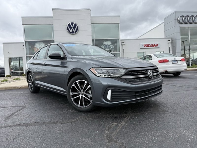 Used 2022 Volkswagen Jetta Sport image 1