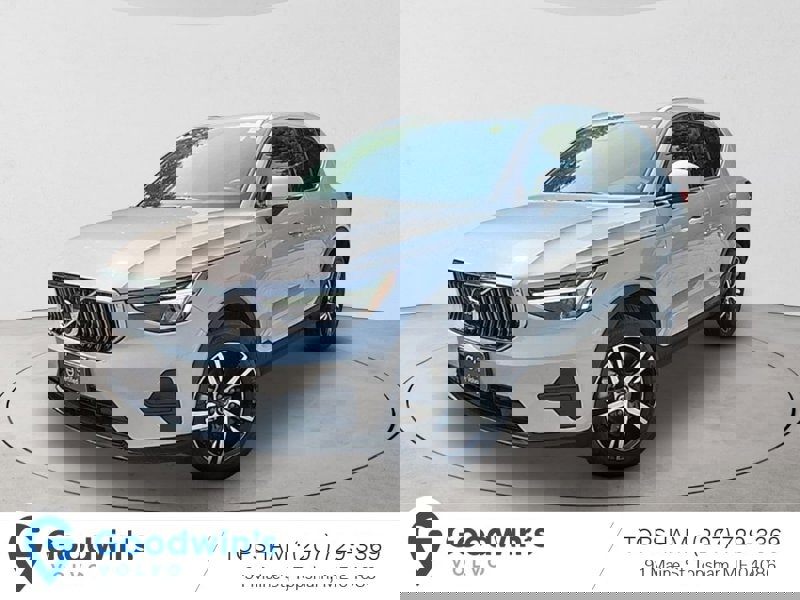 Certified 2025 Volvo XC40 B5 Core image 1