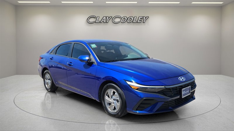 Certified 2025 Hyundai Elantra SE image 1
