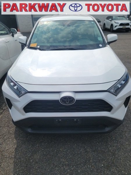 Used 2022 Toyota RAV4 LE image 1