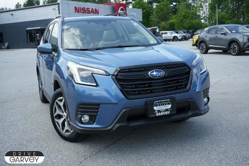 Used 2023 Subaru Forester Premium image 1
