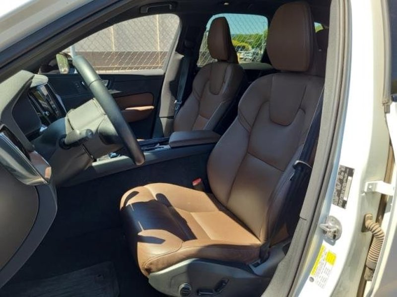 Certified 2023 Volvo XC60 B5 Plus image 1
