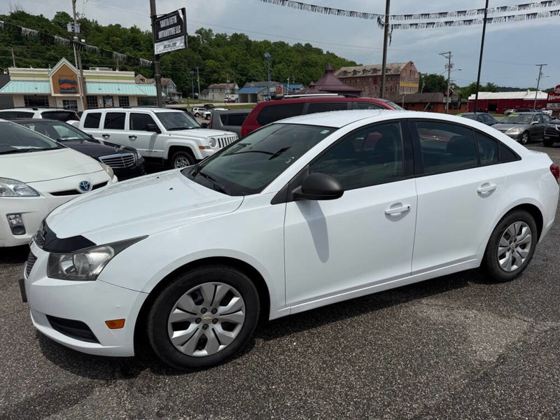 Used 2013 Chevrolet Cruze LS image 1