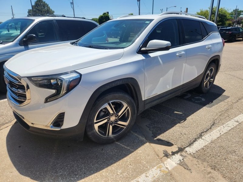 Used 2020 GMC Terrain SLT w/ LPO, Floor Liner Package image 1