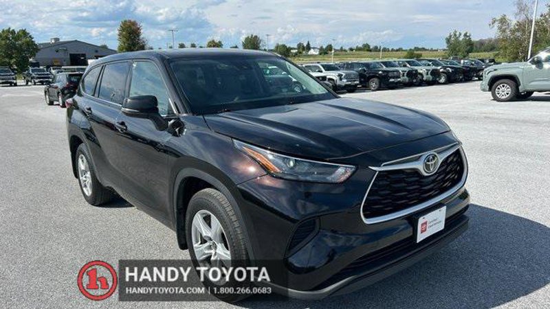 Certified 2022 Toyota Highlander L image 1