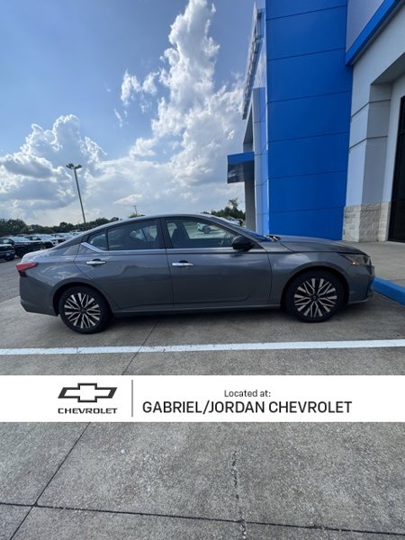 Used 2024 Nissan Altima 2.5 SV image 1