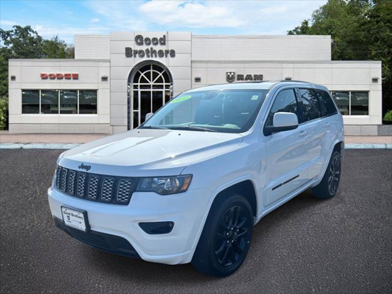 Certified 2022 Jeep Grand Cherokee Laredo X image 1