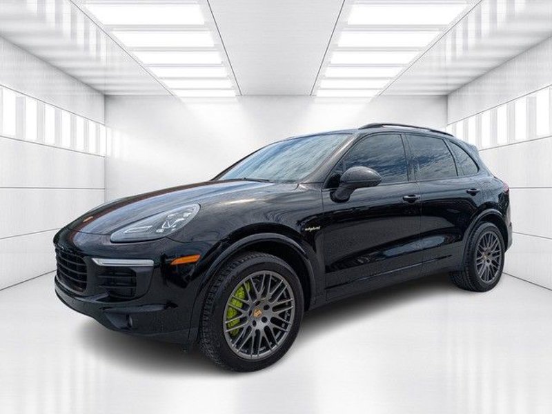 Used 2017 Porsche Cayenne S image 1