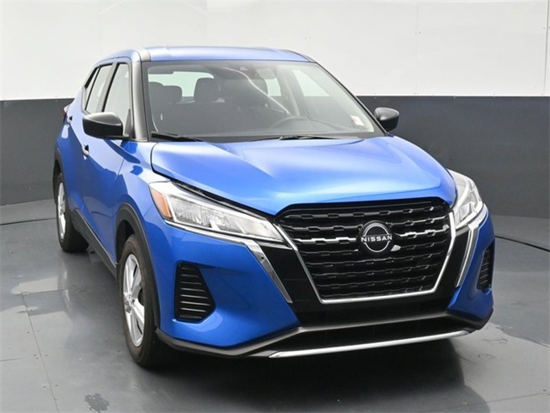 Certified 2025 Nissan Kicks Play S image 1