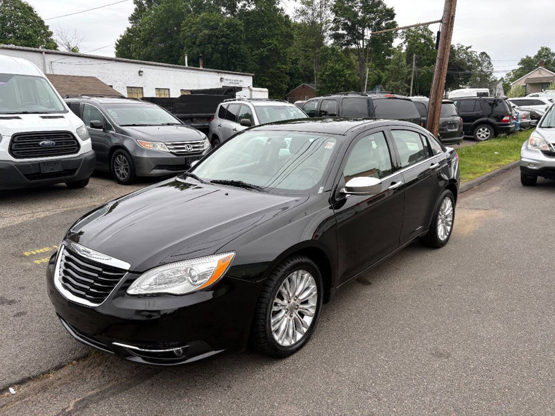 Used 2011 Chrysler 200 Limited image 1