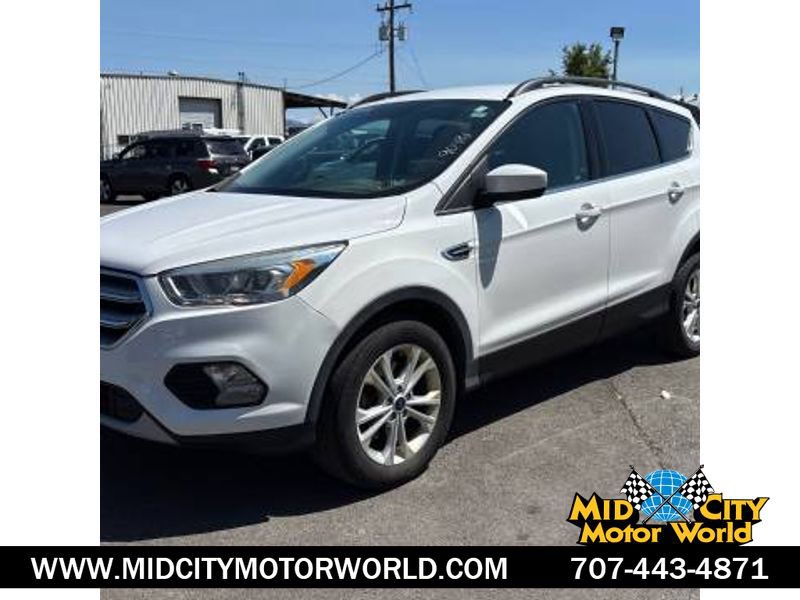 Used 2017 Ford Escape SE w/ Equipment Group 201A image 1