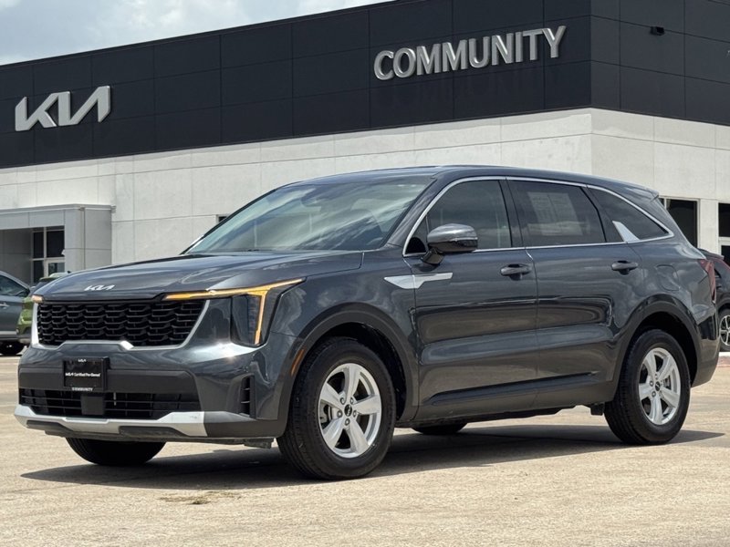 Certified 2024 Kia Sorento LX image 1