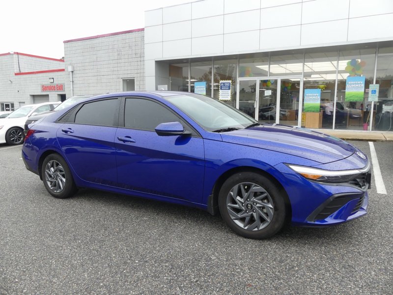 Certified 2024 Hyundai Elantra SEL image 1