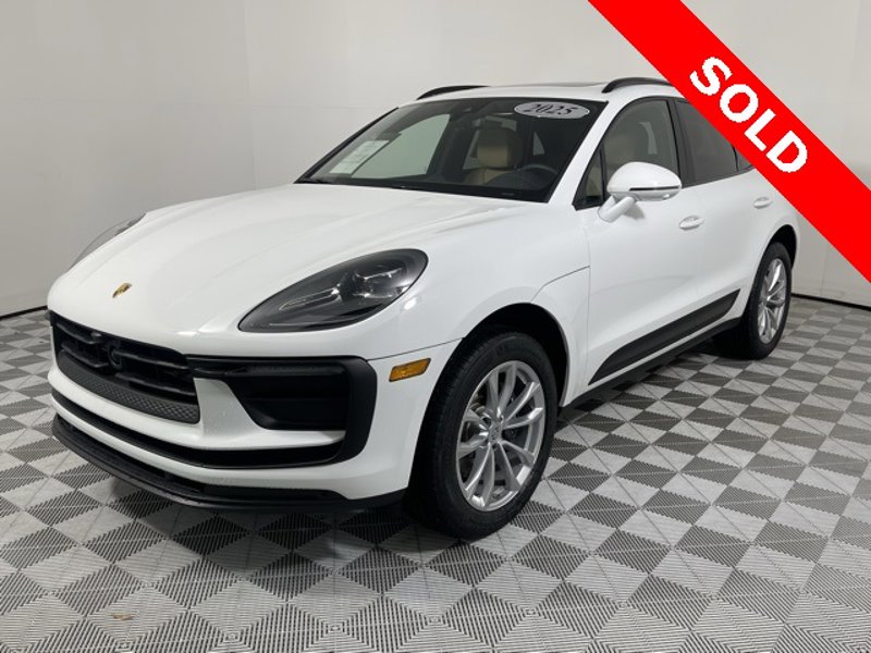 Certified 2025 Porsche Macan image 1