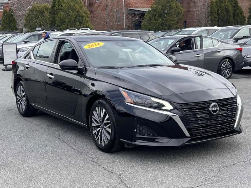 Certified 2024 Nissan Altima 2.5 SV image 1