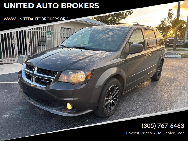 Used 2016 Dodge Grand Caravan R/T image 1