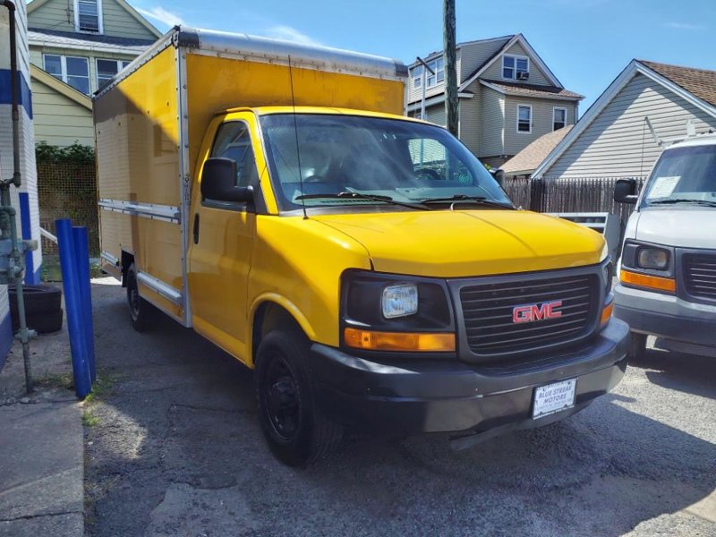 Used 2010 GMC Savana 3500 image 1