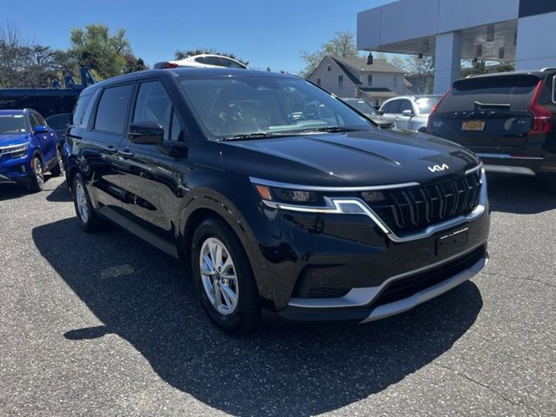 Certified 2022 Kia Carnival LX image 1