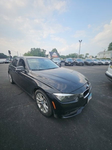Used 2017 BMW 320i xDrive Sedan image 1