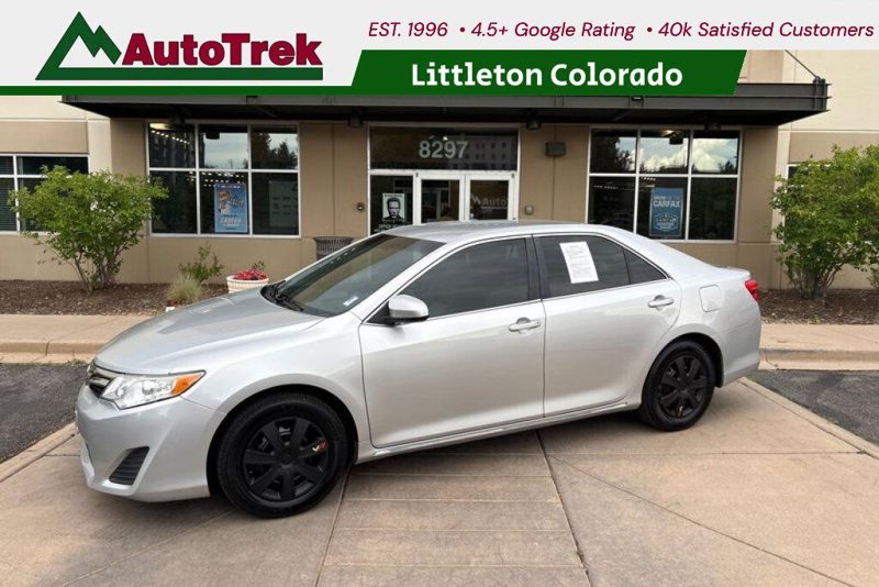 Used 2012 Toyota Camry LE image 1