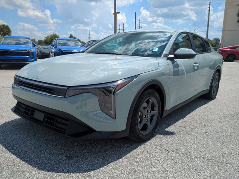 Certified 2025 Kia K4 LXS image 1