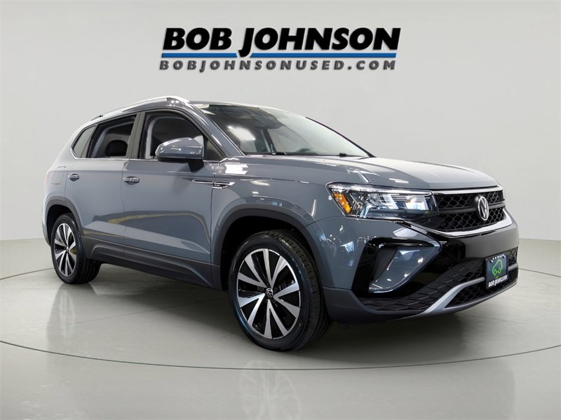 Used 2022 Volkswagen Taos SE image 1