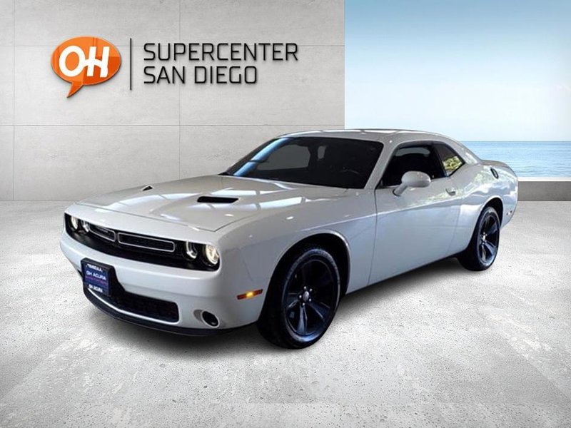 Used 2019 Dodge Challenger SXT image 1