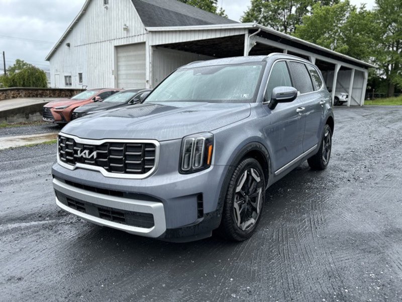 Used 2025 Kia Telluride S image 1
