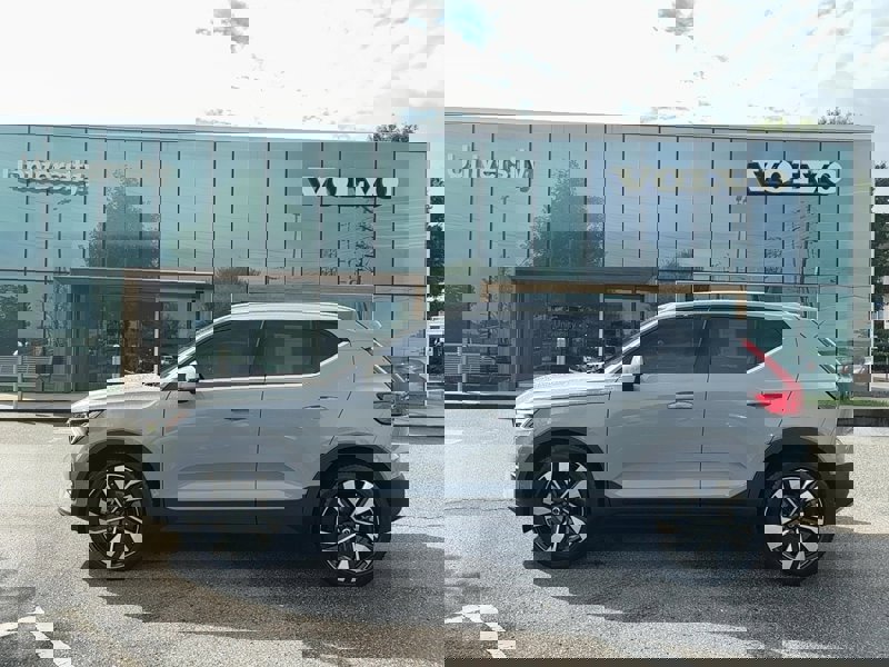Certified 2025 Volvo XC40 B5 Plus w/ Protection Package Premier image 1