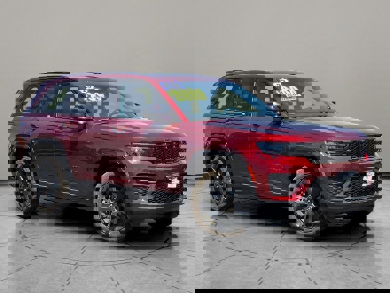 New 2023 Jeep Grand Cherokee Altitude image 1
