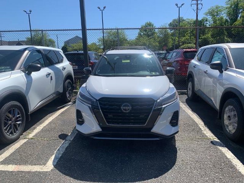 Certified 2024 Nissan Kicks SR w/ SR Premium Package image 1