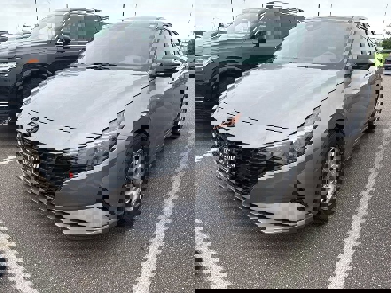 Certified 2023 Hyundai Elantra SE image 1