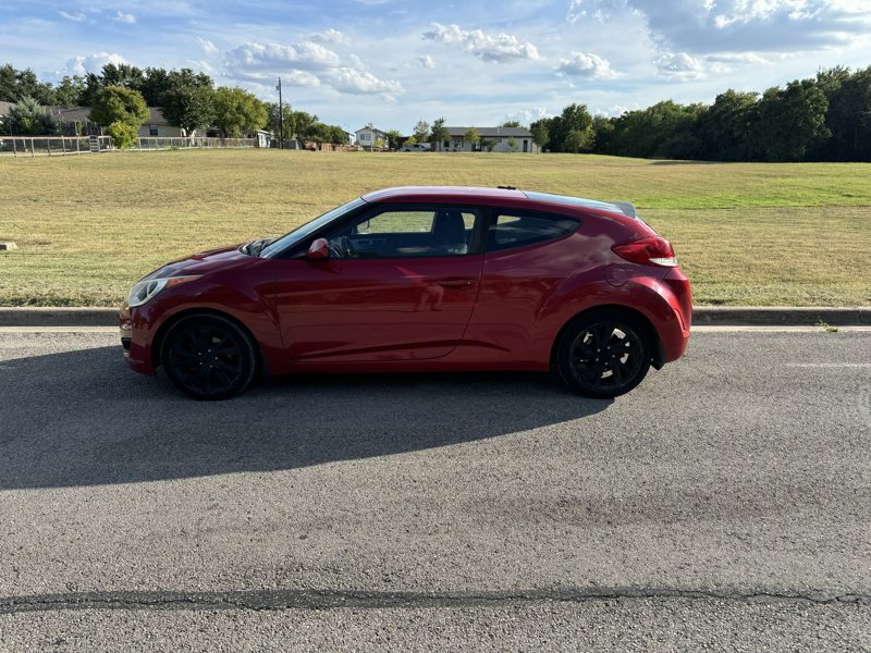Used 2016 Hyundai Veloster image 1