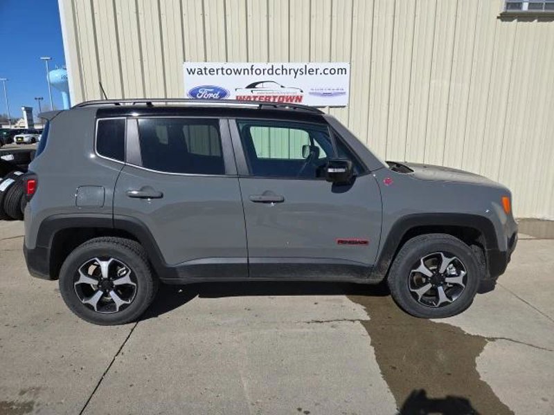 Used 2022 Jeep Renegade Trailhawk image 1