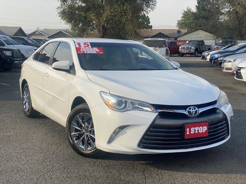 Used 2015 Toyota Camry LE image 1