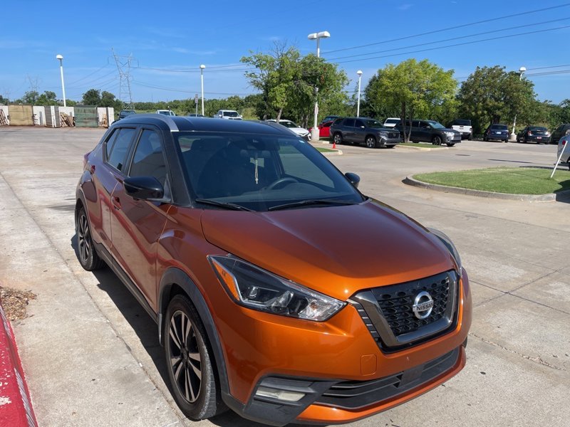 Used 2020 Nissan Kicks SR image 1