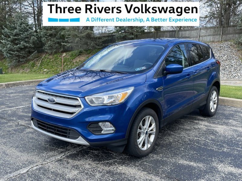 Used 2019 Ford Escape SE image 1