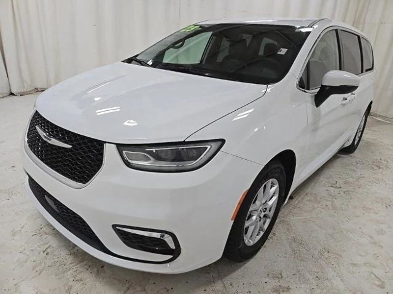Certified 2023 Chrysler Pacifica Touring-L image 1