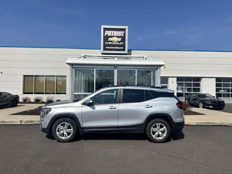 Certified 2022 GMC Terrain SLE w/ Driver Convenience Package image 1