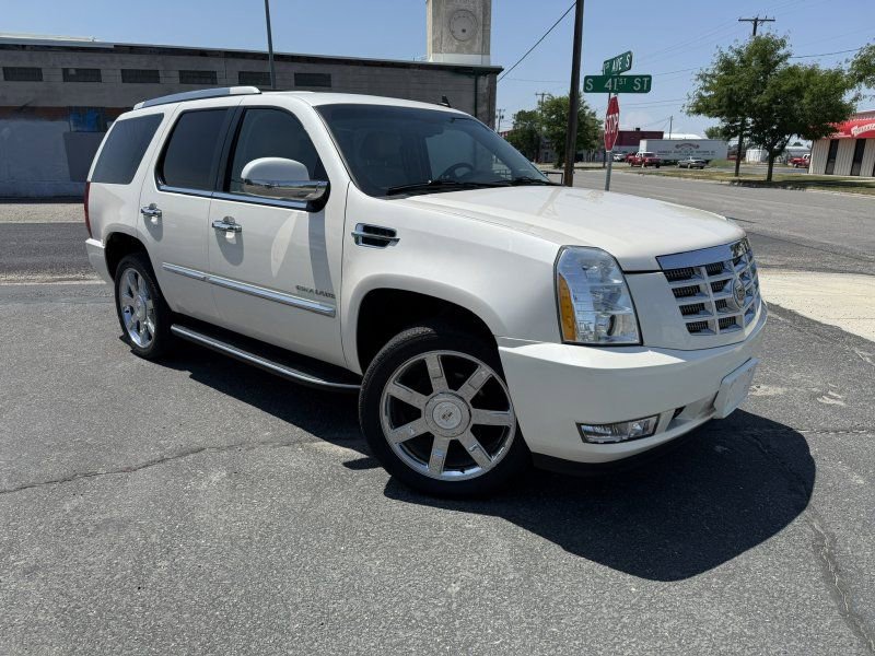 Used 2013 Cadillac Escalade AWD image 1