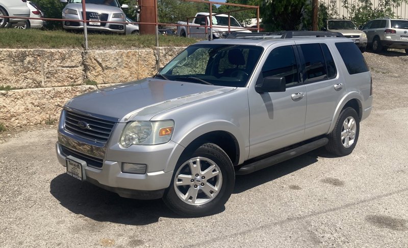 Used 2010 Ford Explorer XLT image 1
