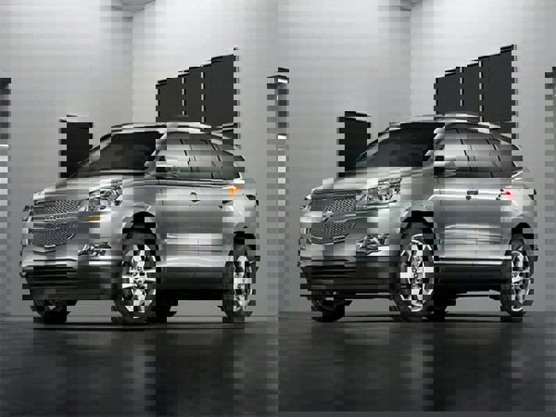 Used 2011 Chevrolet Traverse LT image 1