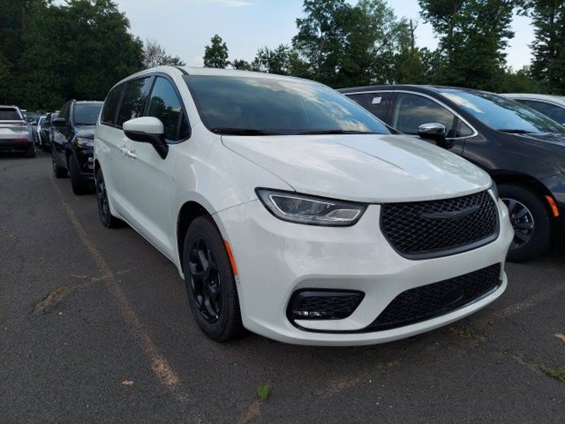 New 2023 Chrysler Pacifica Touring-L w/ S Appearance Package image 1