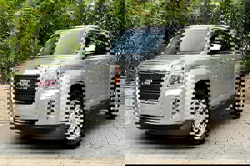 Used 2015 GMC Terrain SLE image 1