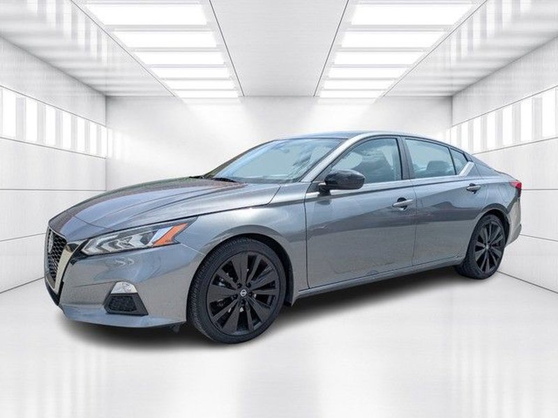 Used 2022 Nissan Altima 2.5 SR image 1