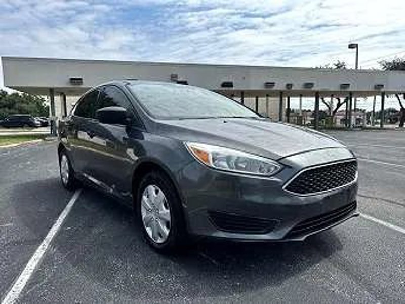 Used 2018 Ford Focus S image 1