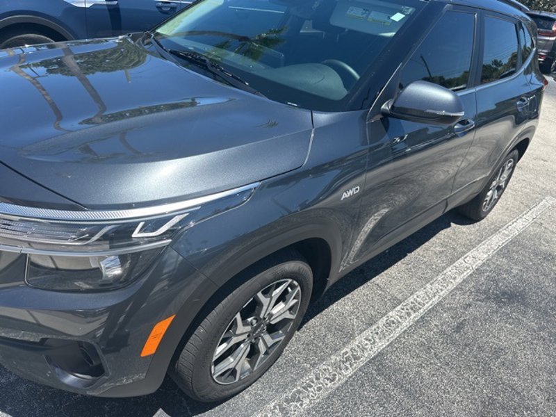 Certified 2023 Kia Seltos EX image 1