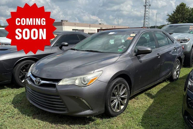 Used 2017 Toyota Camry XLE image 1